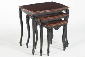 Tables gigognes