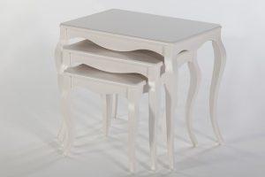 Tables gigognes